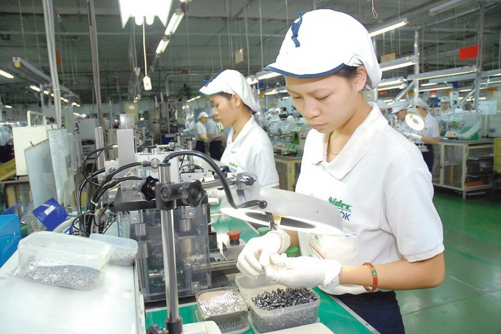 Analysis of Advantages and Disadvantages of Vietnamese Manufacturing Industry 01034