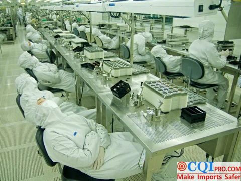 On January 5, 2011, the female workers in the electronics factory rested in the locker room.