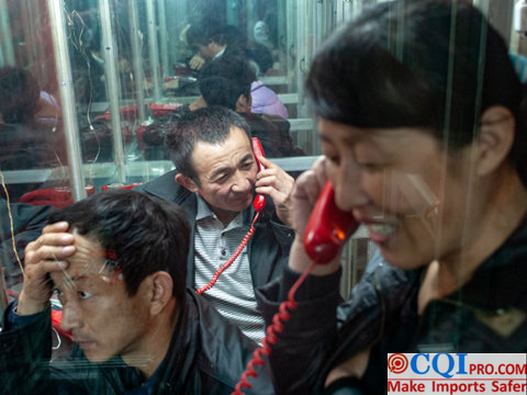 On January 1, 2012, migrant workers from Xinjiang rarely called their families.