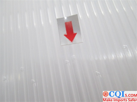 burrs on the lid Of Disposable Plastic Tableware Quality Inspection 2