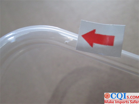 damaged on the lid Of Disposable Plastic Tableware Quality Inspection 1