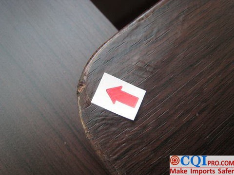 Folding table inspection in a Chinese furniture factory - Broken edge at back