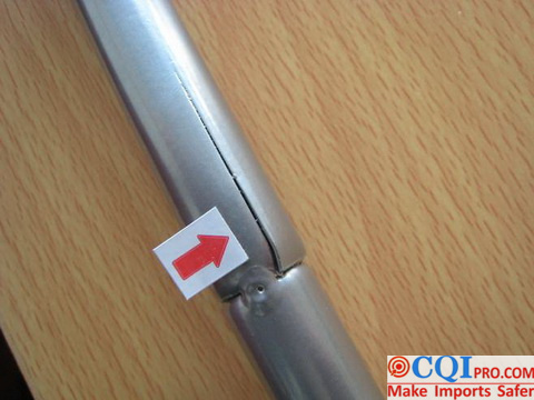 China furniture factory folding table inspection-Cracked tube