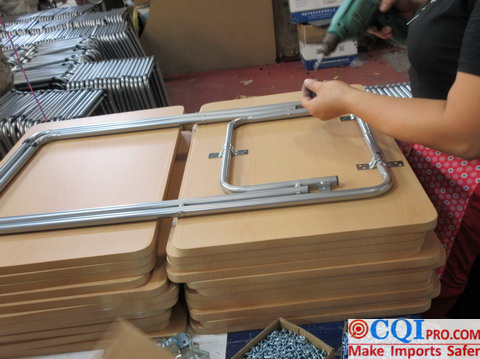 Assembly inspection, folding desk made in Zhangzhou furniture factory, China