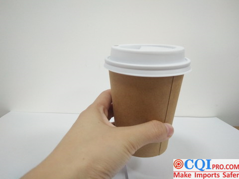 Fill the paper cup with hot water, hold the paper cup by hand and check its insulation effect