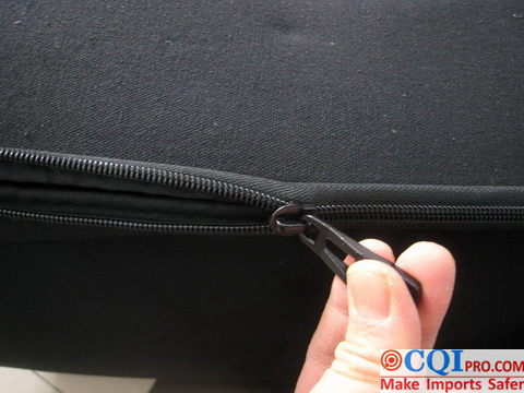 Luggage trolley case zipper test